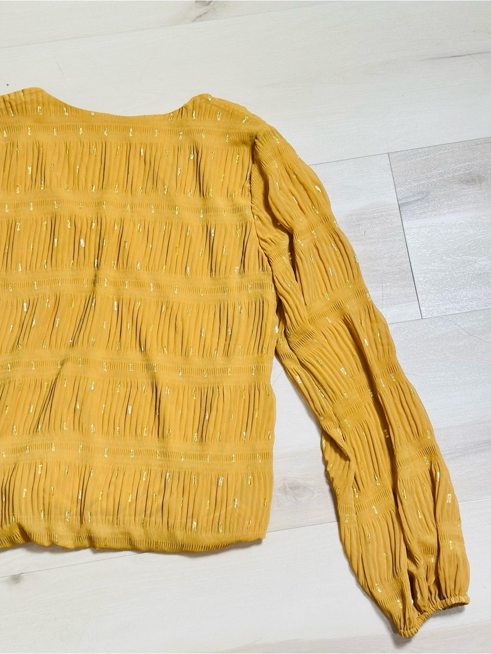 ASTR the Label gold metallic pattern long sleeve chic sheer bubble blouse top M - Picture 8 of 10